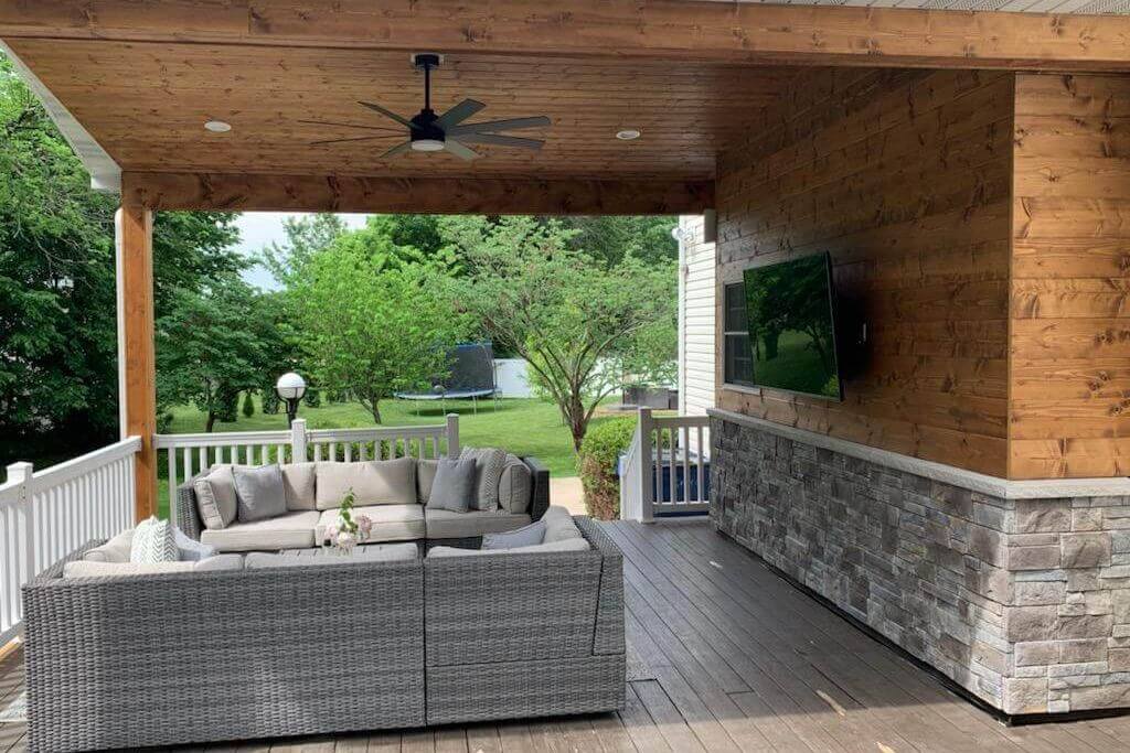 7 Trendy Outdoor Stone Veneer Designs to Upgrade Your Backyard